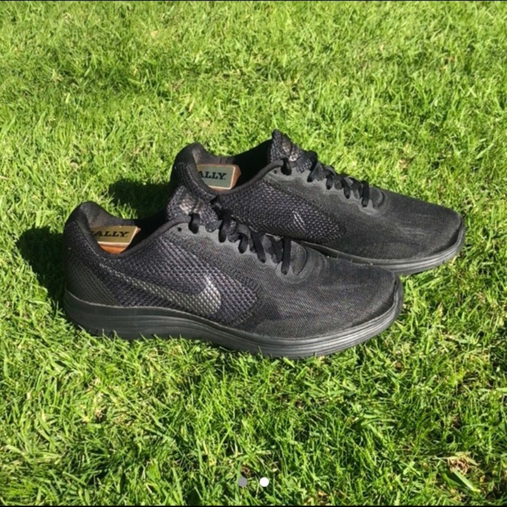 Nike black running shoes